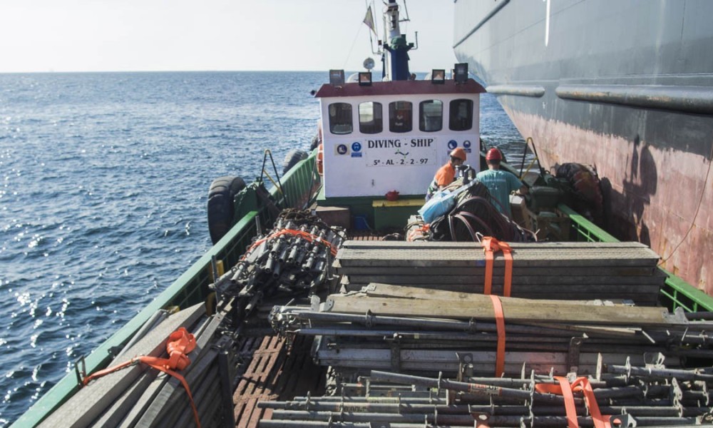 Barco Diving Ship