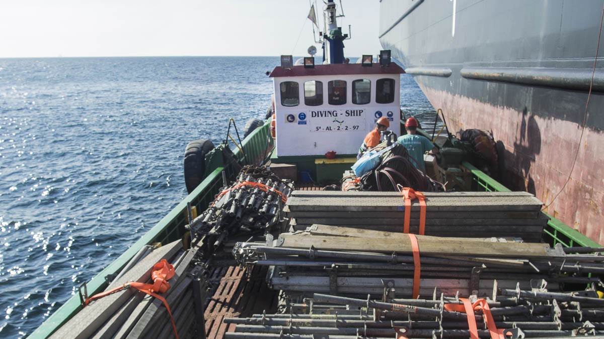 Barco Diving Ship