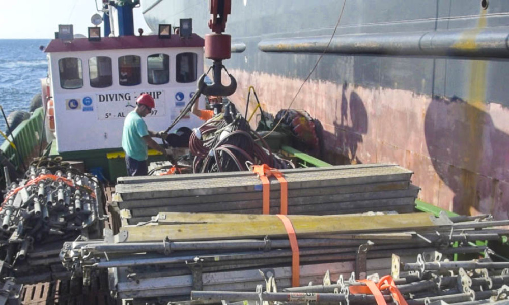 Barco Diving Ship