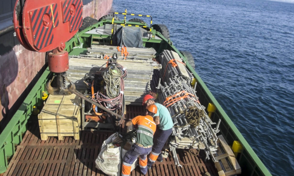 Barco Diving Ship